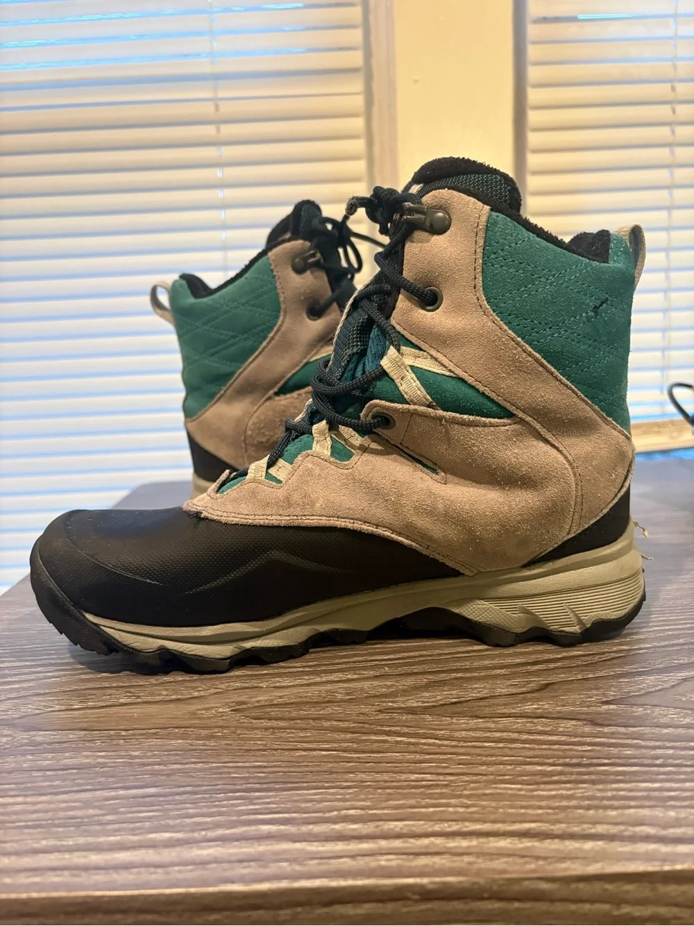 Merrell eyelets please